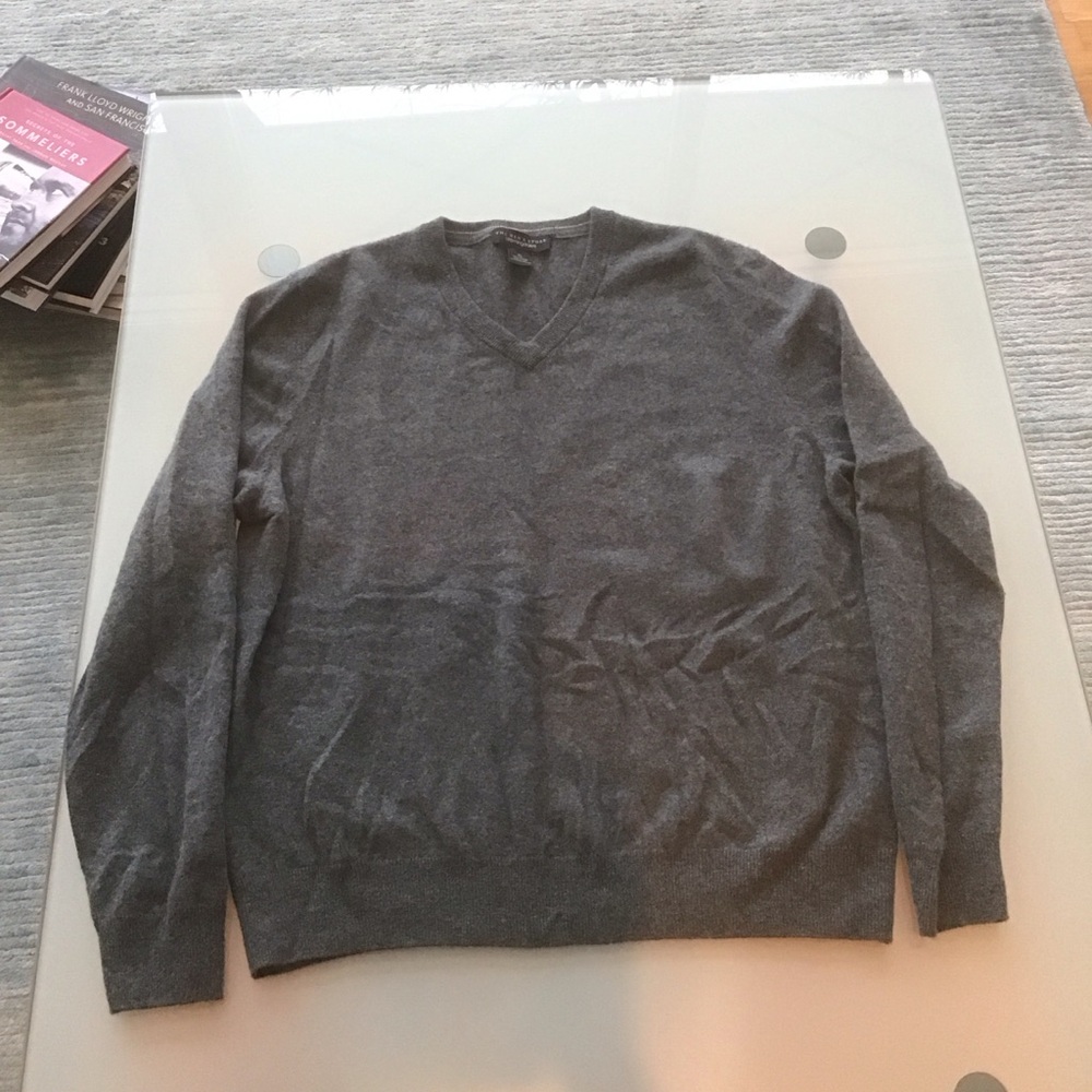 Bloomingdale's Men's 100% Cashmere Blue Gray Midweight Knit V Neck Sweater‎ XL